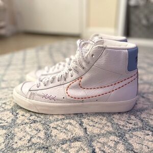 Women's Nike Blazer Mid '77 SE 101 Casual Shoes *NEVER WORN*